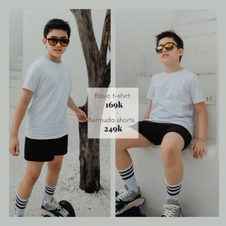 Áo thun bé trai cổ tròn màu trắng