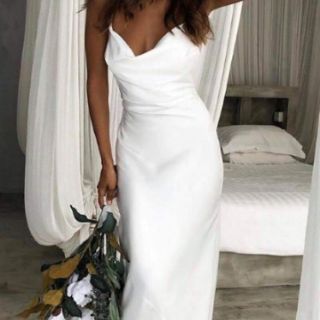 Đầm cưới cổ đỗ