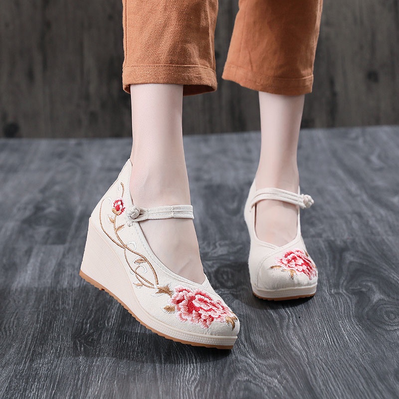 Giày thêu hoa như gấm đế xuồng 5p gc012