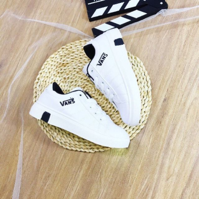 Dày thể thao nữ