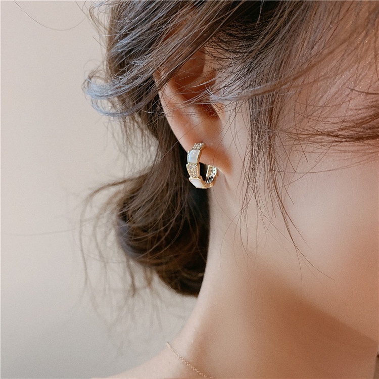 Bông Tai Chữ C Đính Đá Opal Lấp Lánh Thời Trang Hàn Quốc Cho Nữ