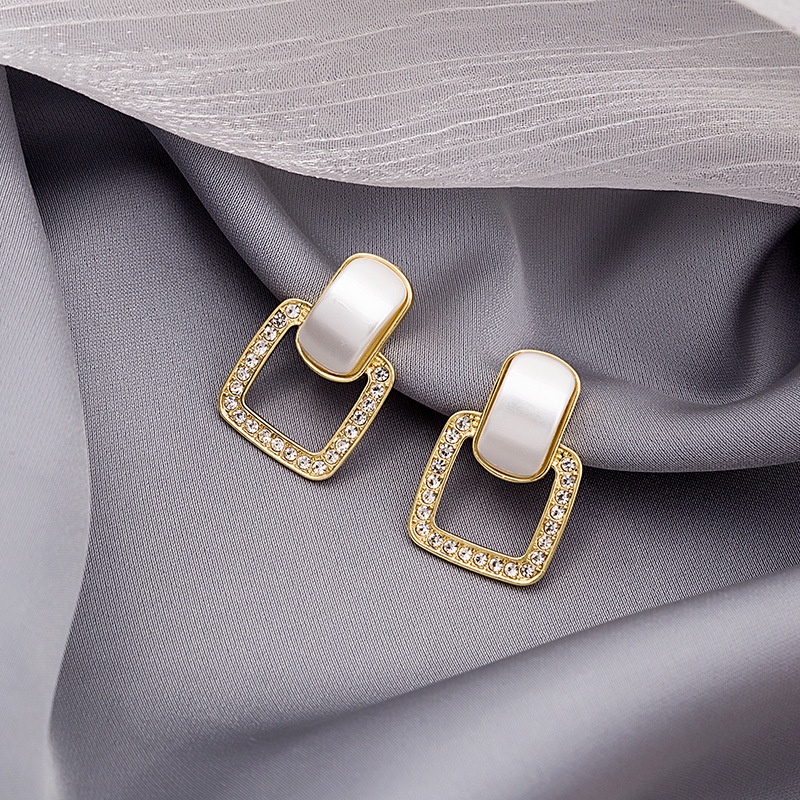 Đôi Bông Tai Ngọc Trai Giả Hình Vuông Mẫu Mới 2022 Dành Cho Nữ