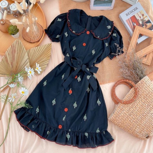 Đầm Dáng Xòe Cổ Bèo Tay Phồng Thắt Nơ Eo Họa Tiết Hoa Xương Rồng Đen Size M