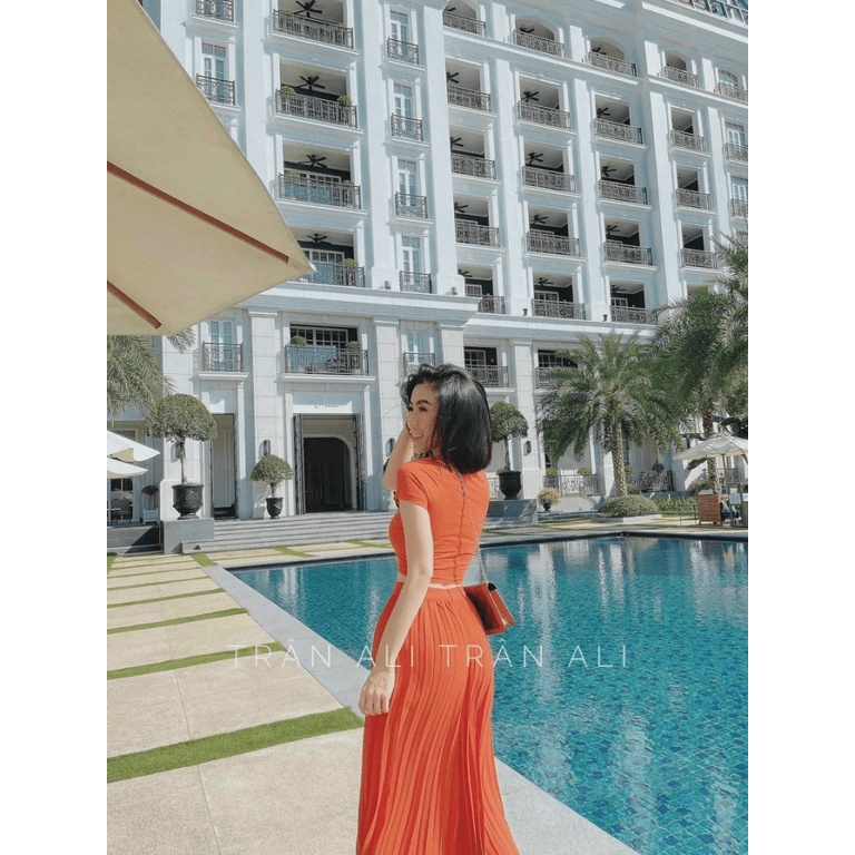 SÉT BỘ LỤA DẬP LY NỮ DÁNG ÁO CROPTOP KHOE EO THON DÁNG XINH