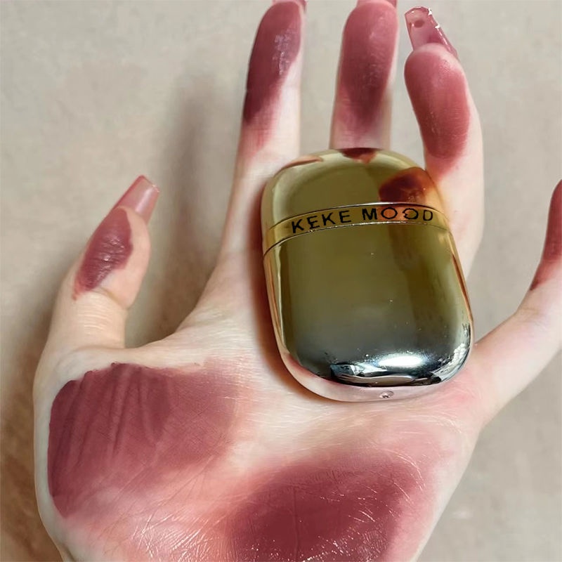 Son Môi Chống Thấm Nước Và Không Phai Màu Với Thiết Kế Vỏ Màu Vàng Đồng Sang Trọng