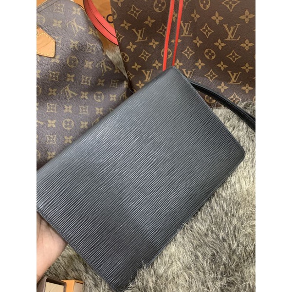 [Chính hãng] Túi xách Clutch LV đen khóa vàng