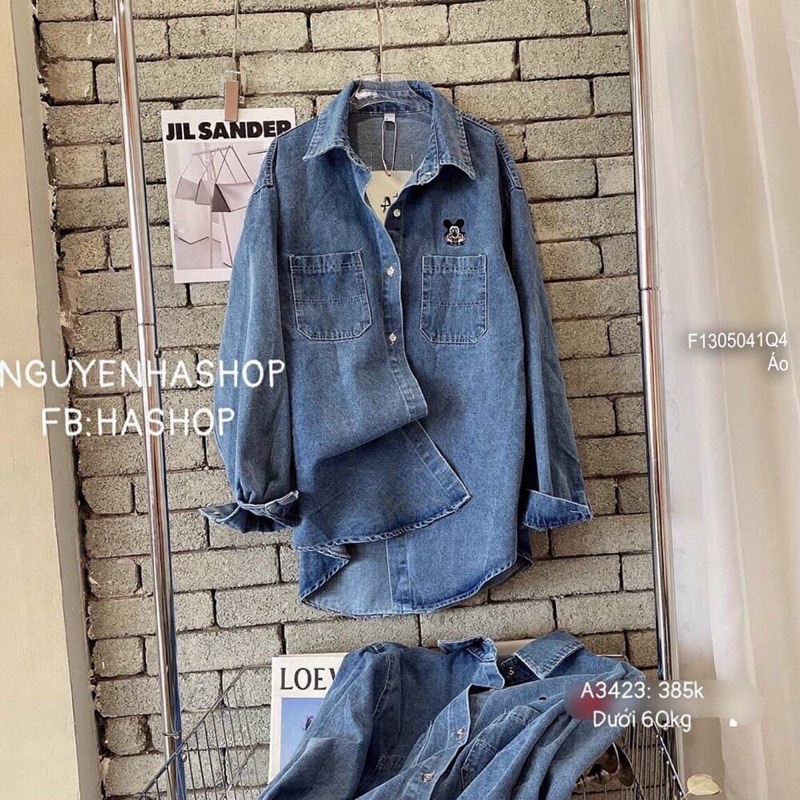 Áo sơ mi jean tay dài có túi thêu, in hình sau lưng