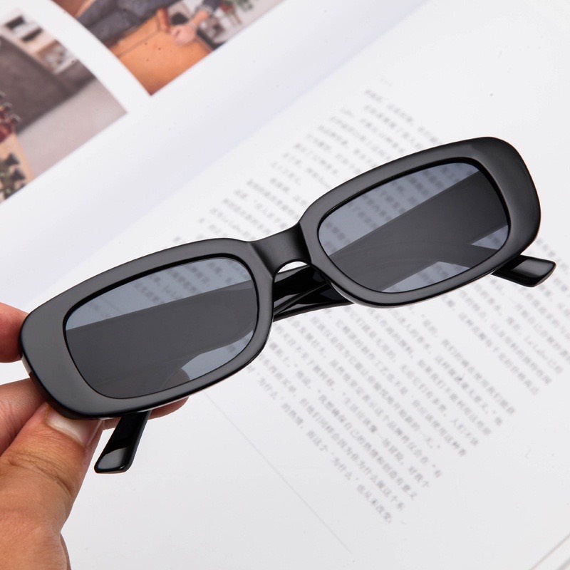 Kính mắt đen basic phong cách Châu Âu năng đông màu đen