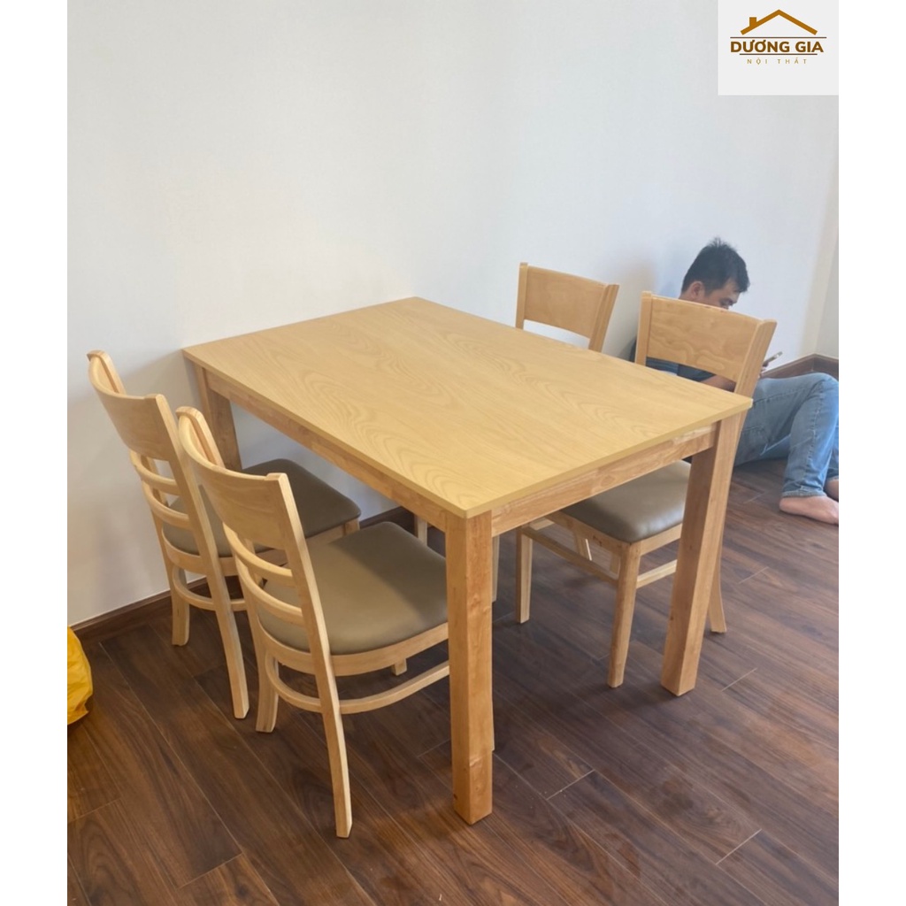 Bộ bàn ăn cabin 4 ghế màu vàng tự nhiên