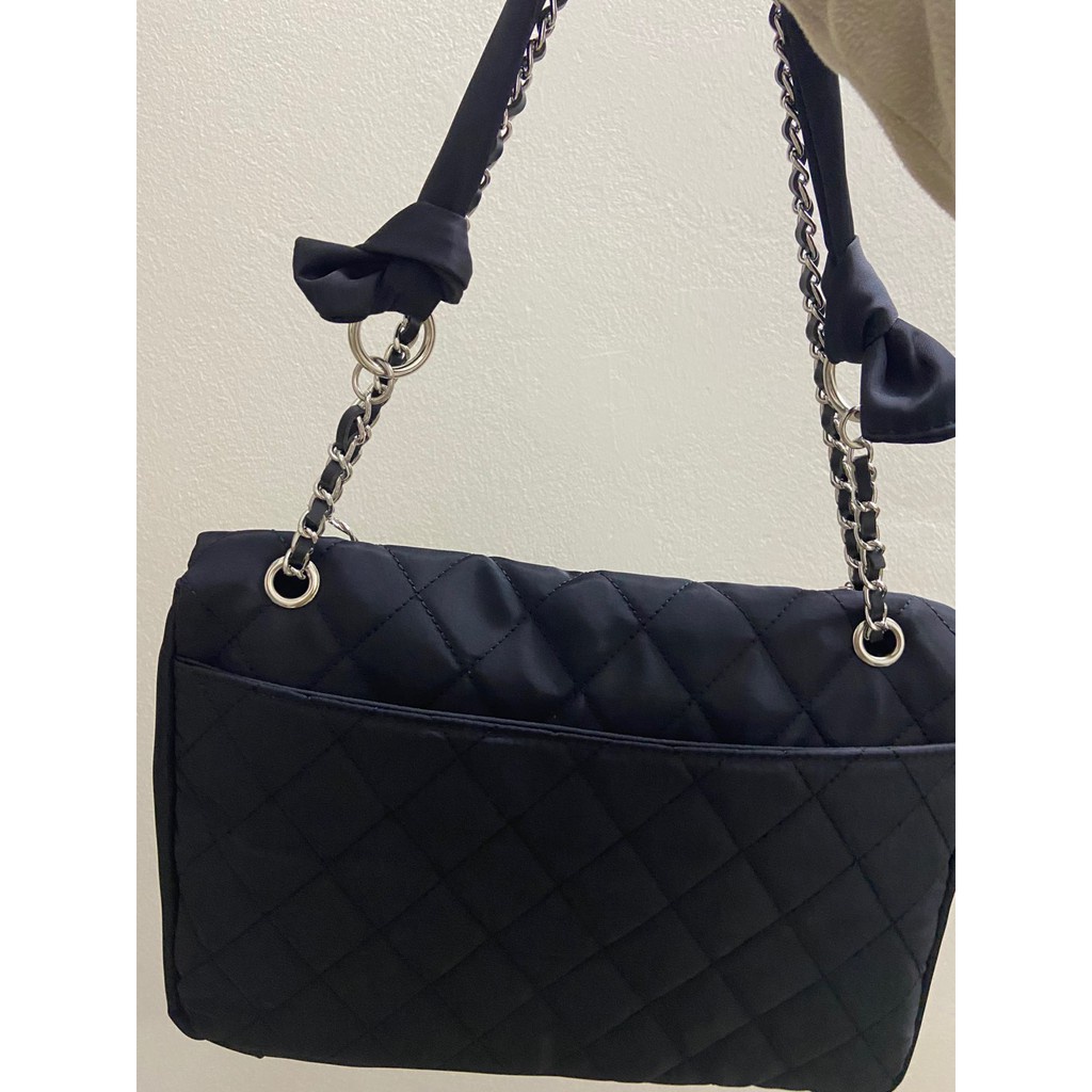 Túi xách bằng chất liệu nylon phối dây xích thời trang cho nữ