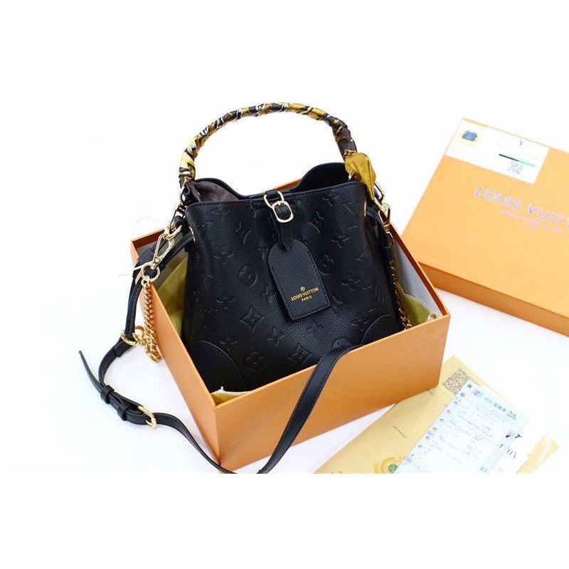 Túi xách tay dáng giỏ