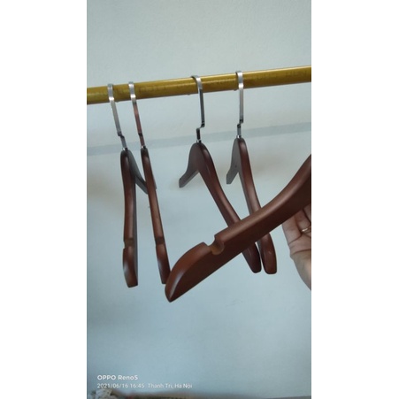 Combo 10 móc gỗ cao cấp treo quần áo trẻ em màu nâu,kích thước 32cm,thiết kế 2 bên có rãnh chống trơn tuột dáng váy áo