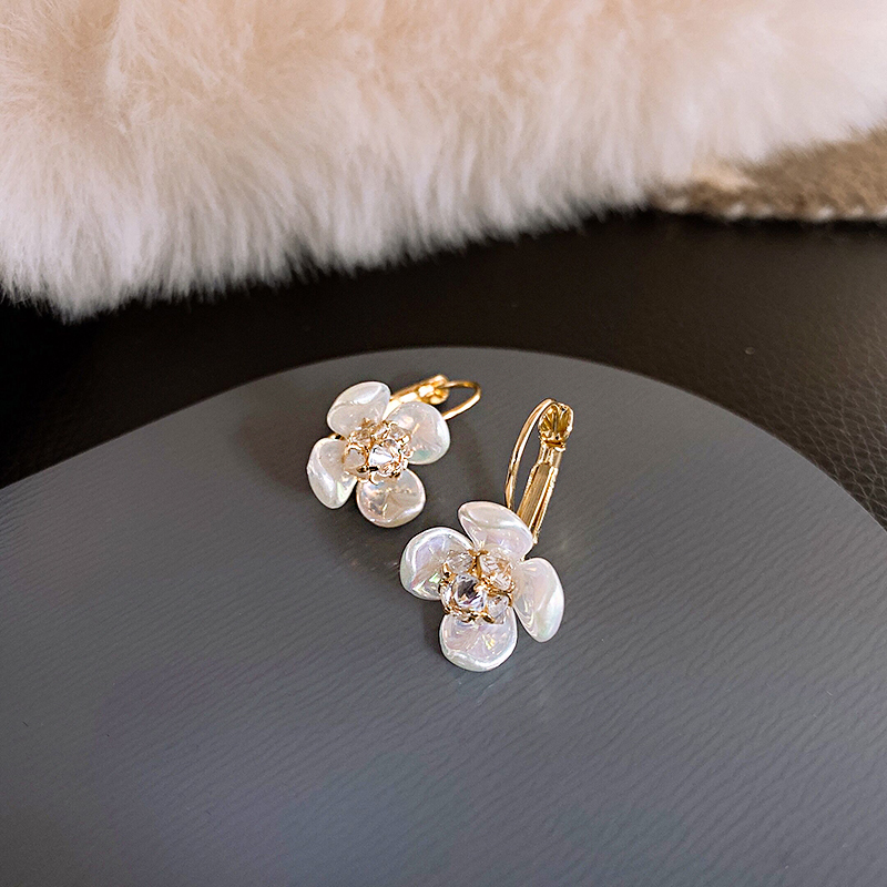 Khuyên tai hình hoa đính kim cương nhân tạo sang trọng thời trang