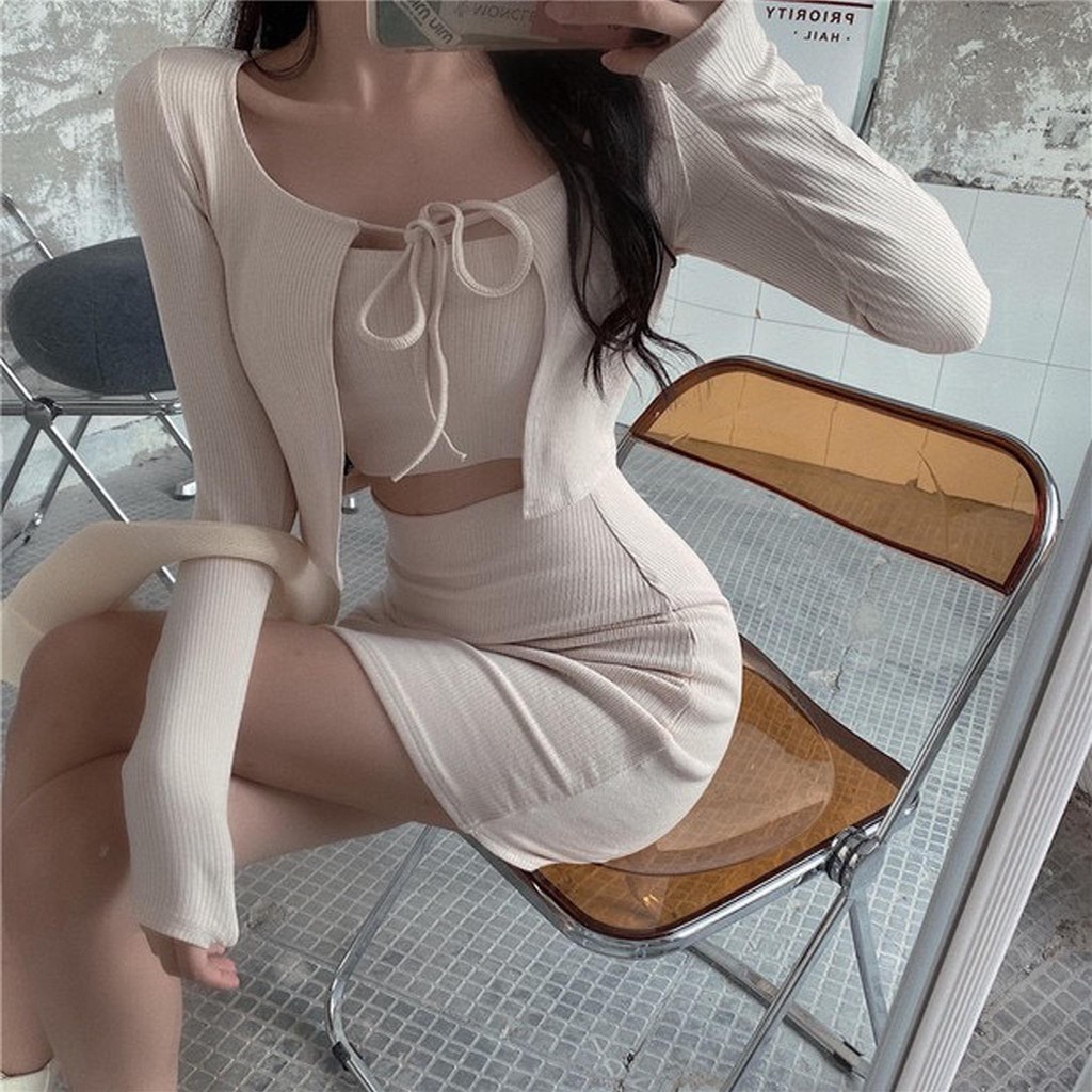 Set trắng kem khoác ngoài cột dây + Áo croptop ngắn + Chân váy | BigBuy360 - bigbuy360.vn