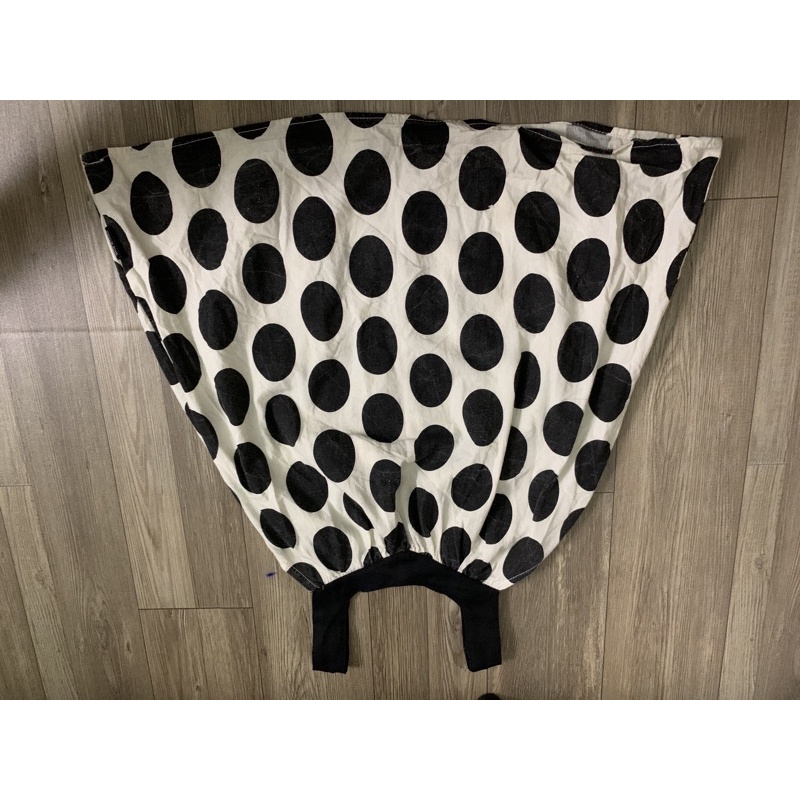 Váy chấm bi bé gái