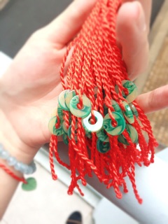 Vòng chỉ đỏ may mắn