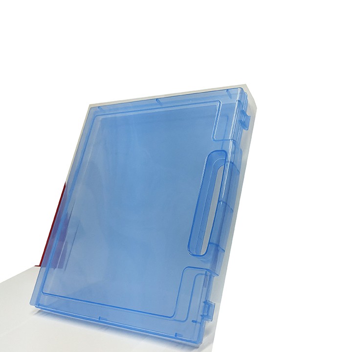 Hộp nhựa đựng hồ sơ cỡ giấy photo A4, trong suốt, có khóa và quai cầm. 31,5x26,3x3,5cm. D593