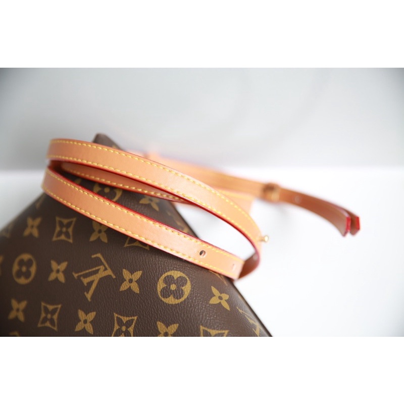 LV MOON BAGBACK fullbox nguyên seal ruy băng xịn xò duy nhất 1 mầu hoa nâu viền ngả mầu mật ong size 25cm