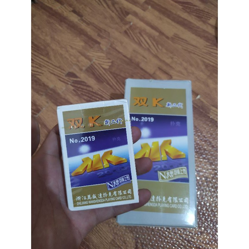 Bài kính áp tròng xanh 2019