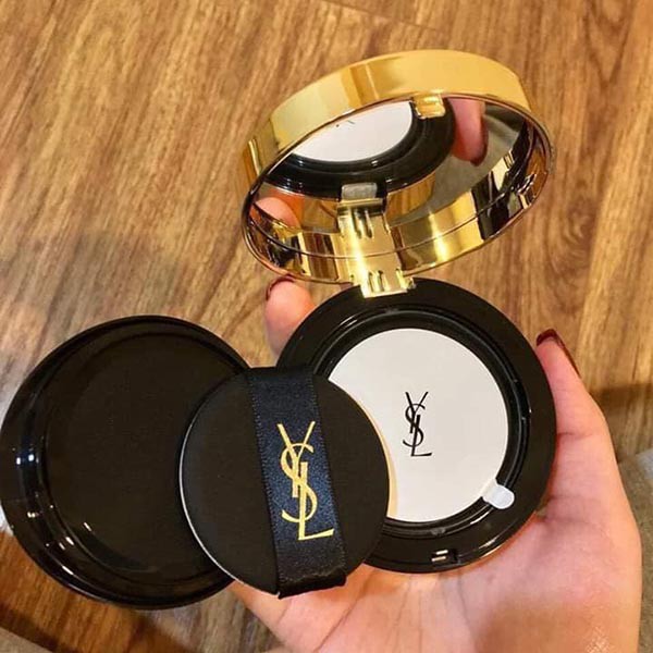 Phấn Nước YSL Le Cushion Encre De Peau full size. Độ bám lâu, chống nắng, dưỡng ẩm tốt. Phù hợp với mọi loại da.