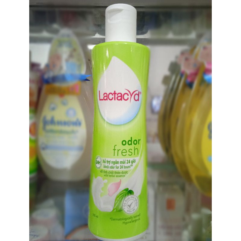 Dung dịch vệ sinh phụ nữ Lactacyd lá trầu 250ml