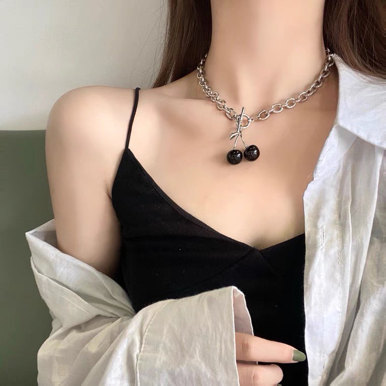 Vòng cổ màu đen mặt quả cherry nhỏ phong cách hip hop