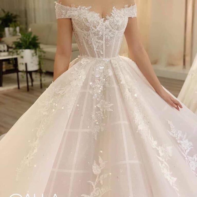 Váy cưới cao cấp màu trắng + đỏ
