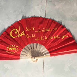 1 chiếc quạt lụa