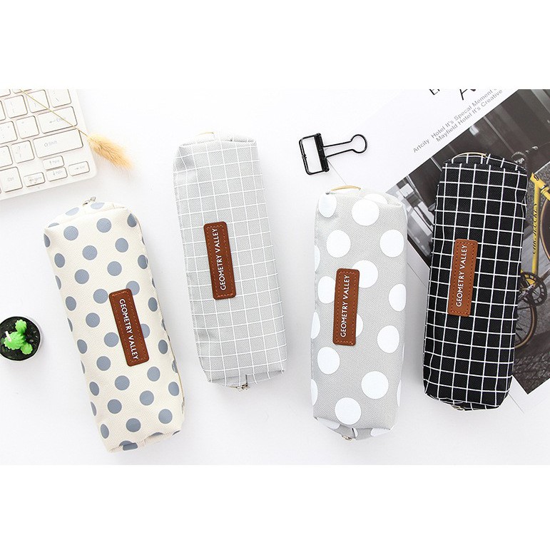 Hộp bút vải họa tiết đơn giản nông trại mây