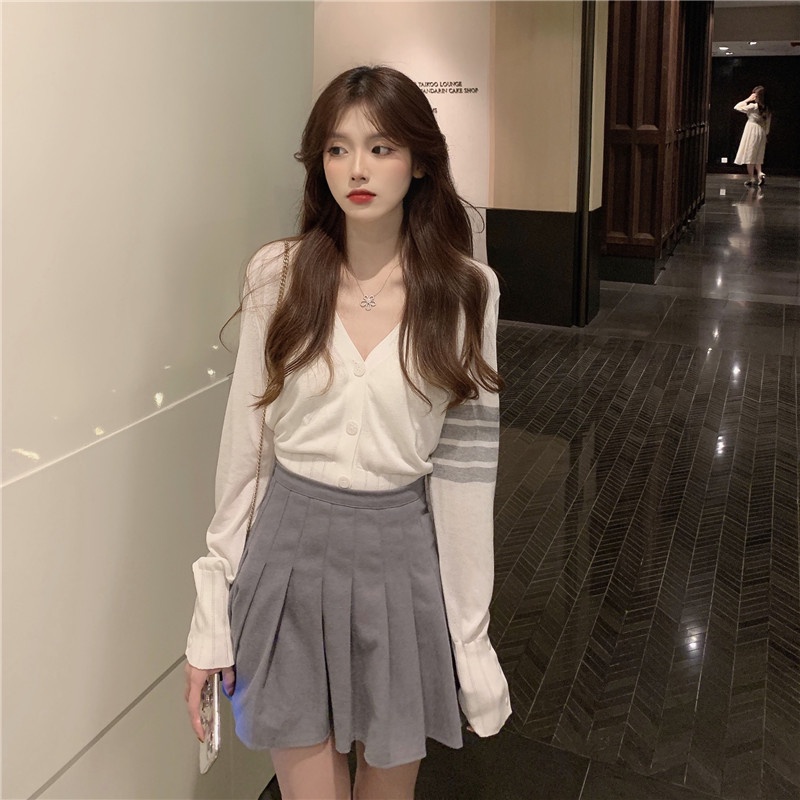 Áo cardigan len trơn kẻ ngang tay dài cài cúc cổ V dáng ngắn | BigBuy360 - bigbuy360.vn