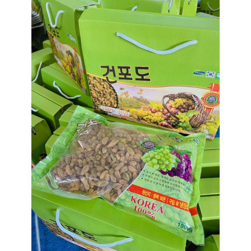 Hộp 1KG Nho Xanh khô Hàn Quốc,, Nho xanh khô dẻo, quà tặng sang trọng (TẶNG KÈM TÚI XÁCH)