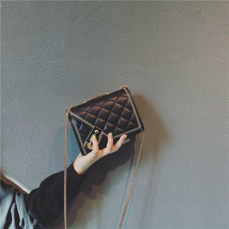 Túi đeo chéo khoá cài trần ô vuông chất da mềm mịn, kiểu dáng vintage hàn quốc