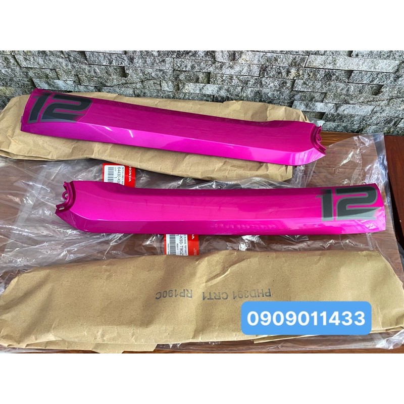 Ốp sàn xe Scoopy bản Club12 2019 màu hồng