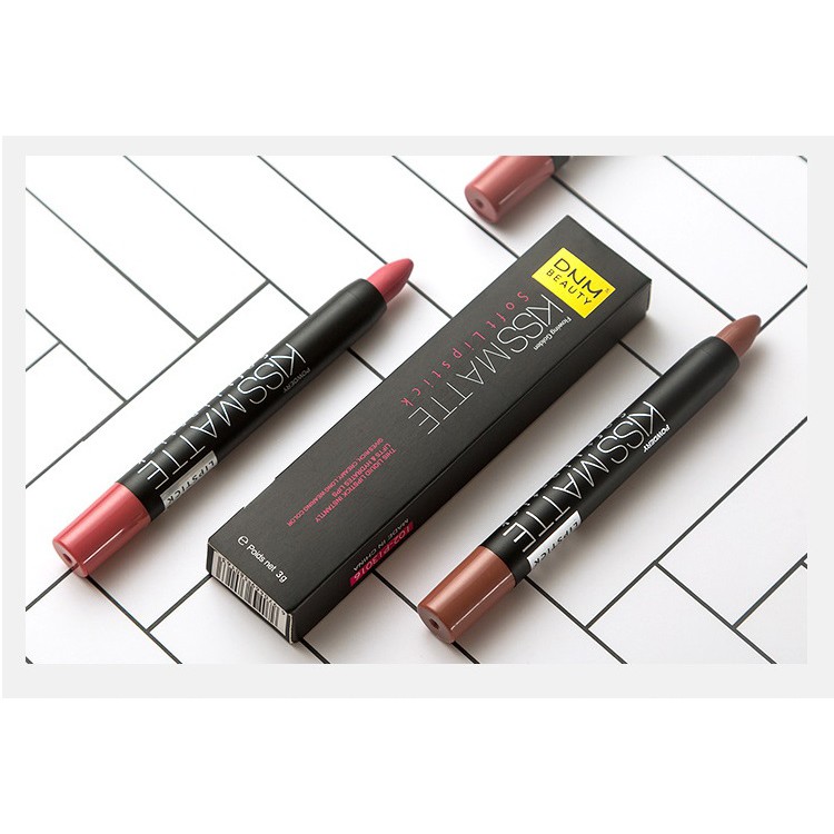 Son sáp bút chì Flowing Golden Kiss Matte Soft Lipstick siêu lì và mịn môi PI3016