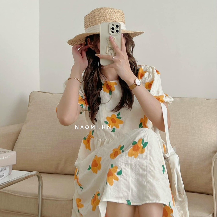 Váy babydoll dáng dài hoa vàng 2 lớp chất xốp bồng bềnh có dây buộc eo. Đầm dáng dài tay bồng babydoll hoa vàng
