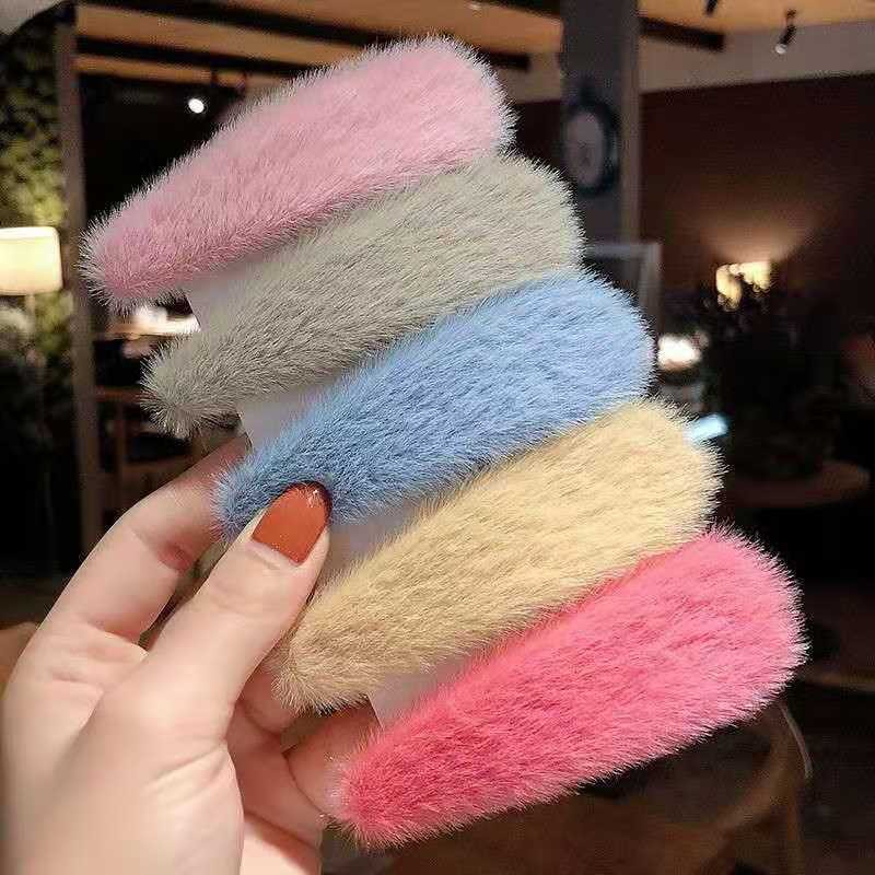 Kẹp tóc phối lông nhung thiết kế xinh xắn cho bé gái