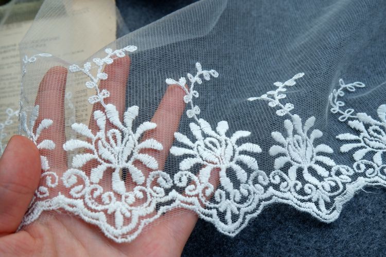 Vải ren hoa xinh xắn nhiều mẫu mã 13 - 20.5 cm dùng để trang trí áo quần