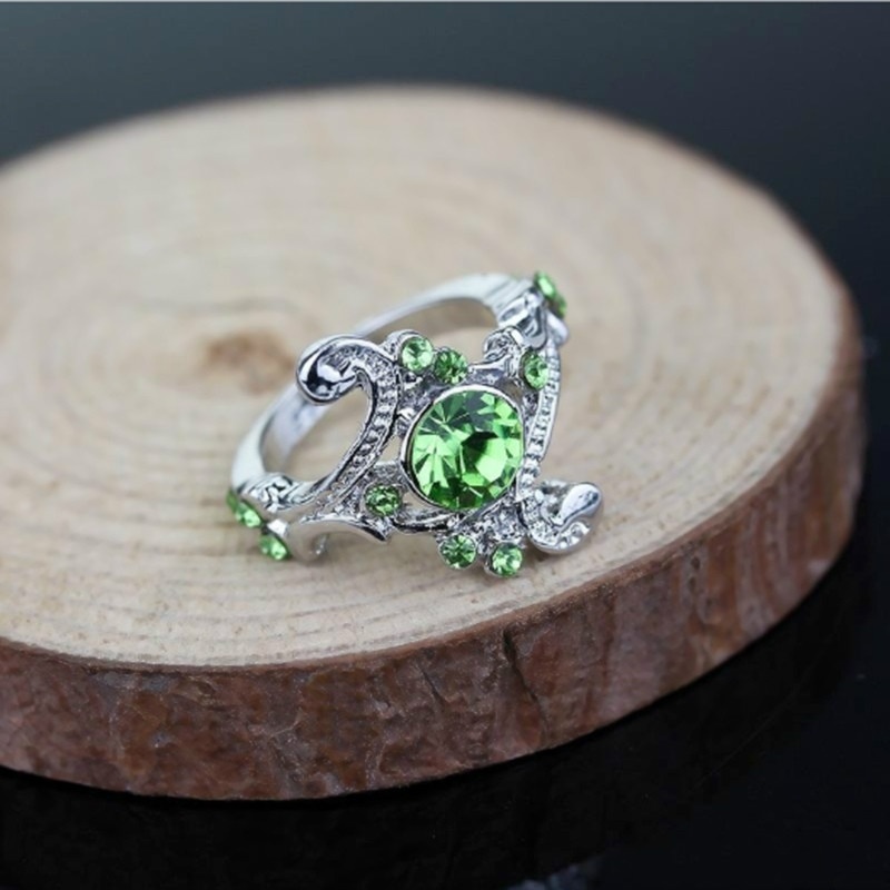 Nhẫn đính hôn khảm đá pha lê xanh lá phong cách trường pháp thuật Hogwarts Slytherin