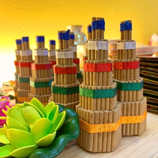 Tháp hương cúng dường