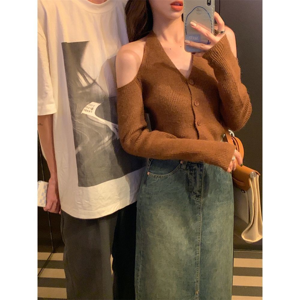 Áo dệt kim tay dài cổ chữ V thiết kế trễ vai quyến rũ COZOK