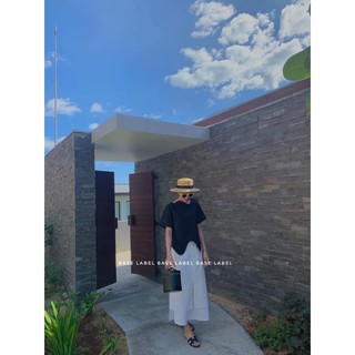 NHH Váy thiết kế dáng suông.