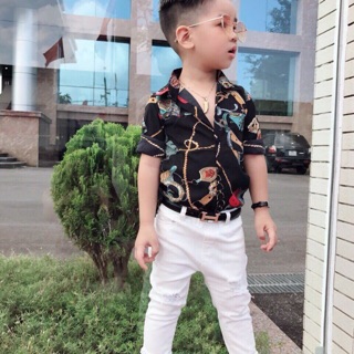 Sét áo sơ mi và quần kaki