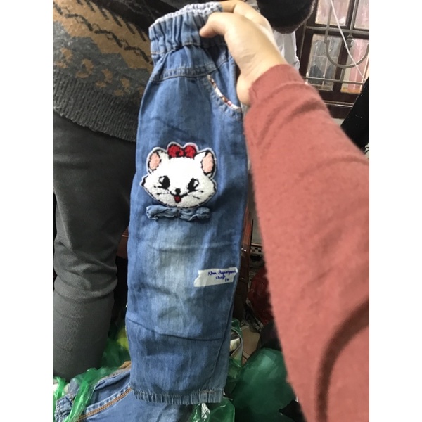 Quần bò bé gái hình gấu