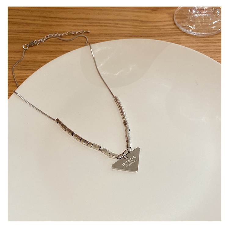 Vòng cổ Thép Titan Mặt Hình Tam Giác Phong Cách hip hop Thời Trang Mới