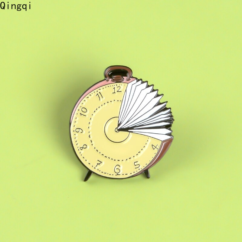 Huy hiệu cài áo MISS ZOE hình đồng hồ sáng tạo