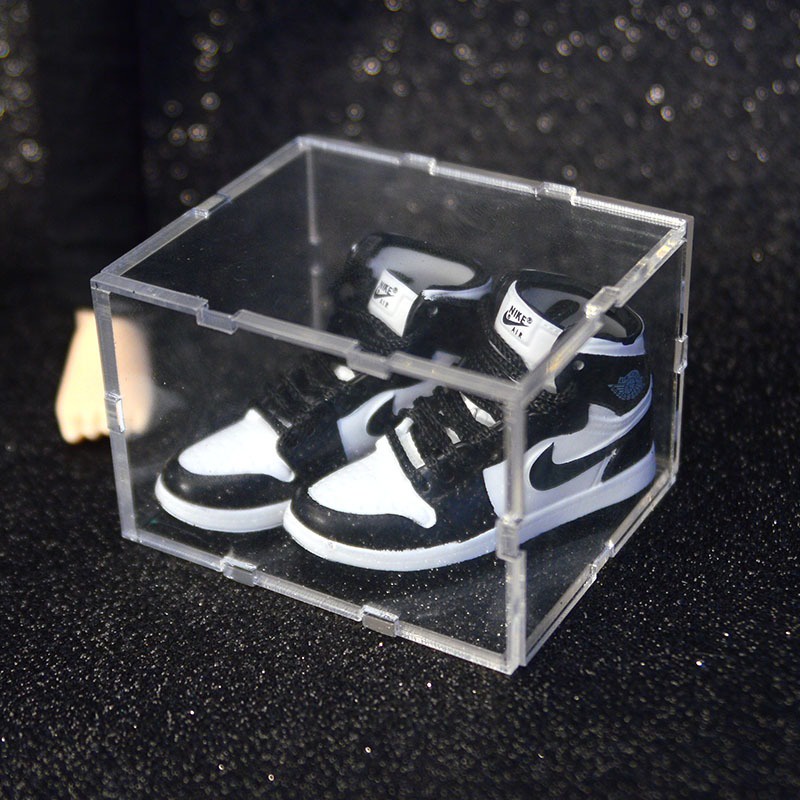 Hộp nhựa cứng cao cấp để đựng,trưng bày móc khoá giầy sneaker 3D