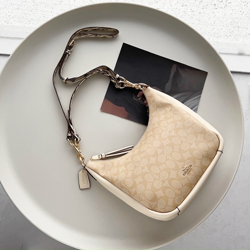 Túi đeo vai đeo chéo Coach Jules Hobo da thật pha canvas dáng túi ống to rộng