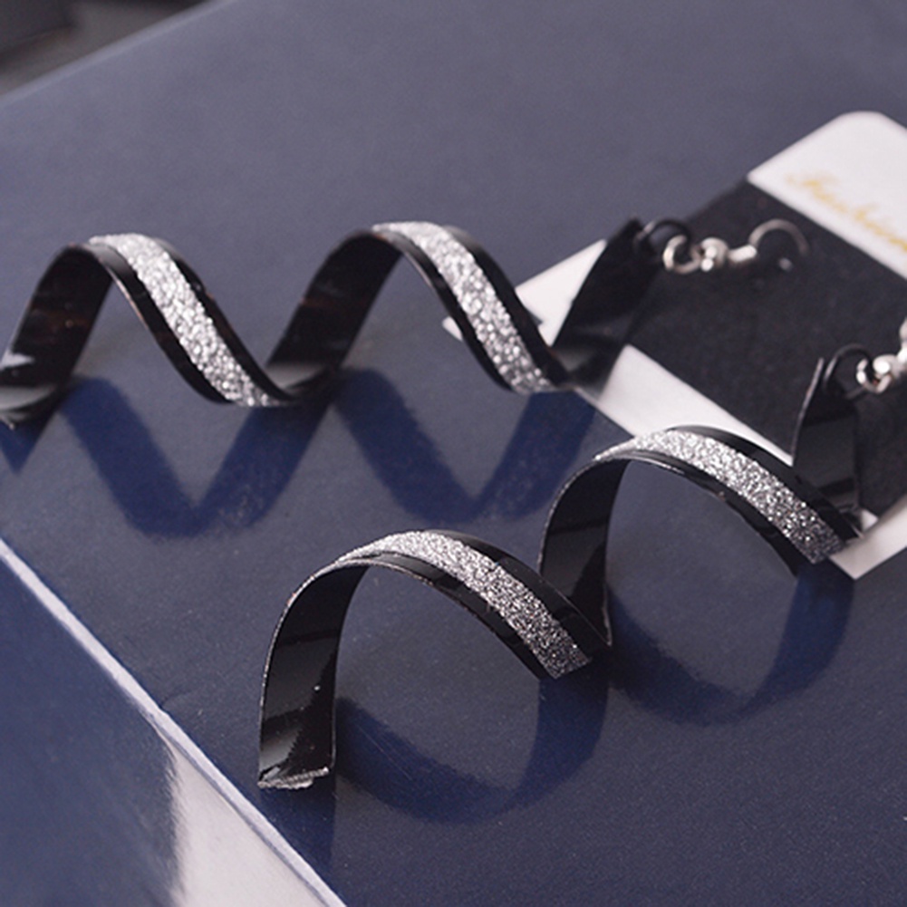 Khuyên tai nữ trang dáng dài tạo hình độc đáo