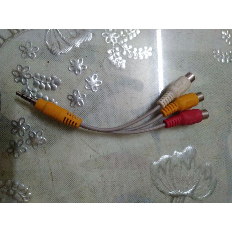 Dây cáp dành cho máy ảnh và tv box 3.5mm to av cái