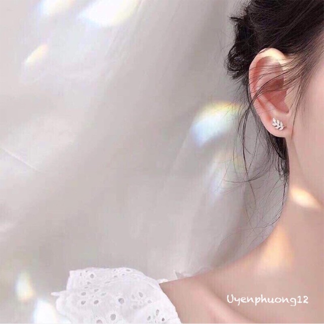 Khuyên tai lá đính đá bạc ý 30% ( hình s tự chụp đánh dấu mũi tên đỏ)
